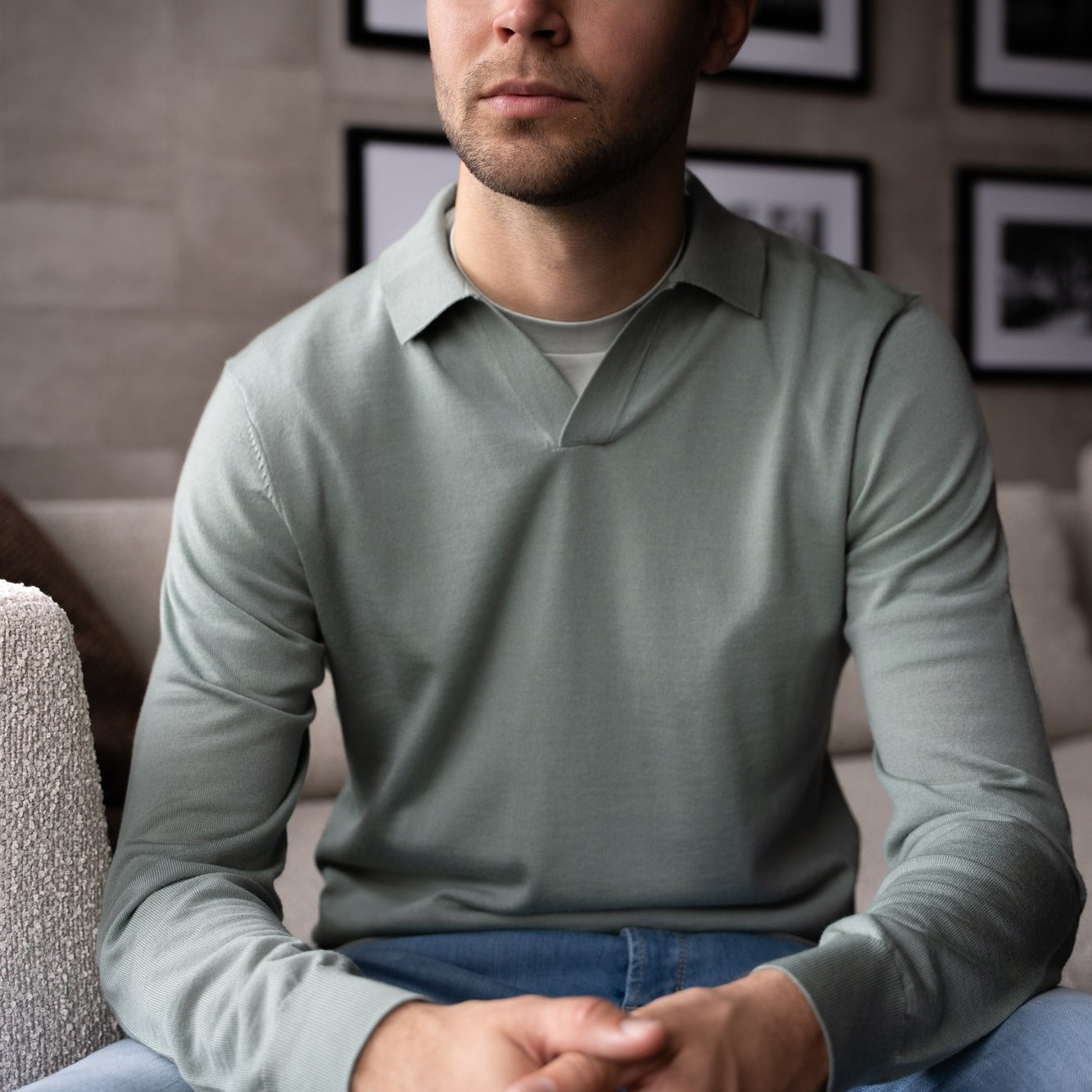 Zachtgroene gebreide trui met buttonless polokraag Seven Dials