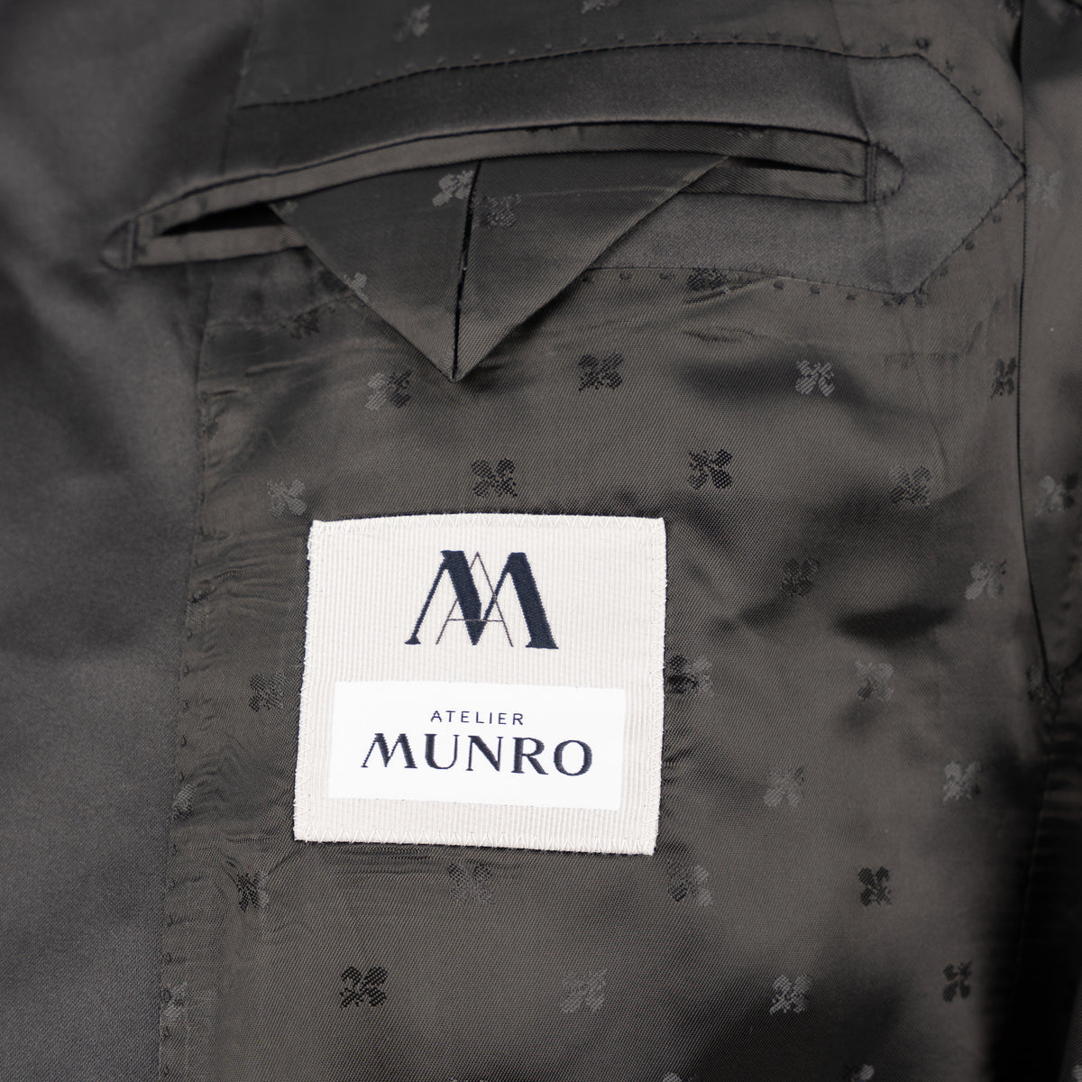 Munro Velvet Colbert Rood | Ariston