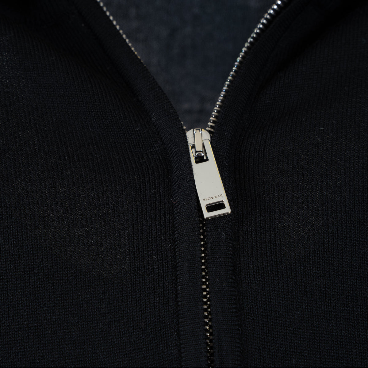 Slowear Gebreide Trui met Rits Zwart | Flexwool