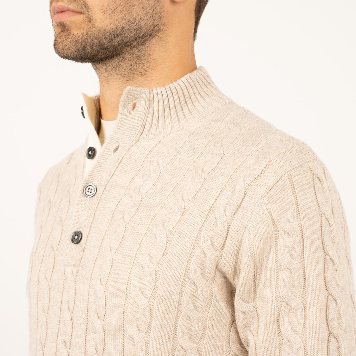 SEVEN DIALS Gebreide Kabeltrui met Knopenlijst Beige | Chicago