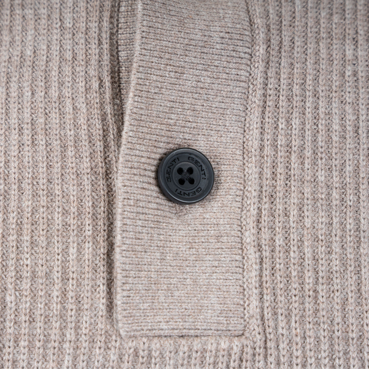 Genti Gebreide Trui met Knopenlijst Beige | Cotton