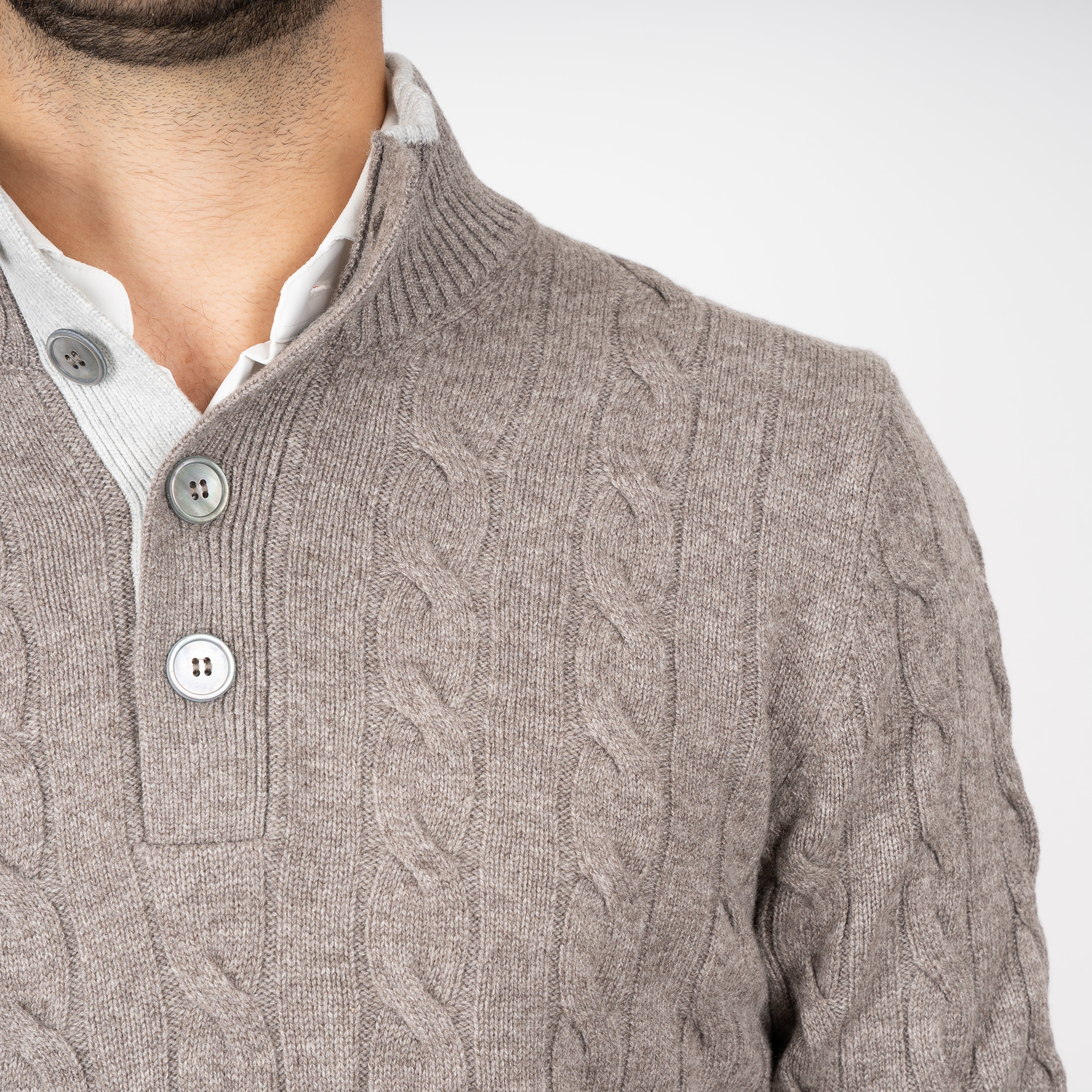 Gran Sasso Gebreide Kabeltrui met Knopenlijst Taupe | Cashmere Lana