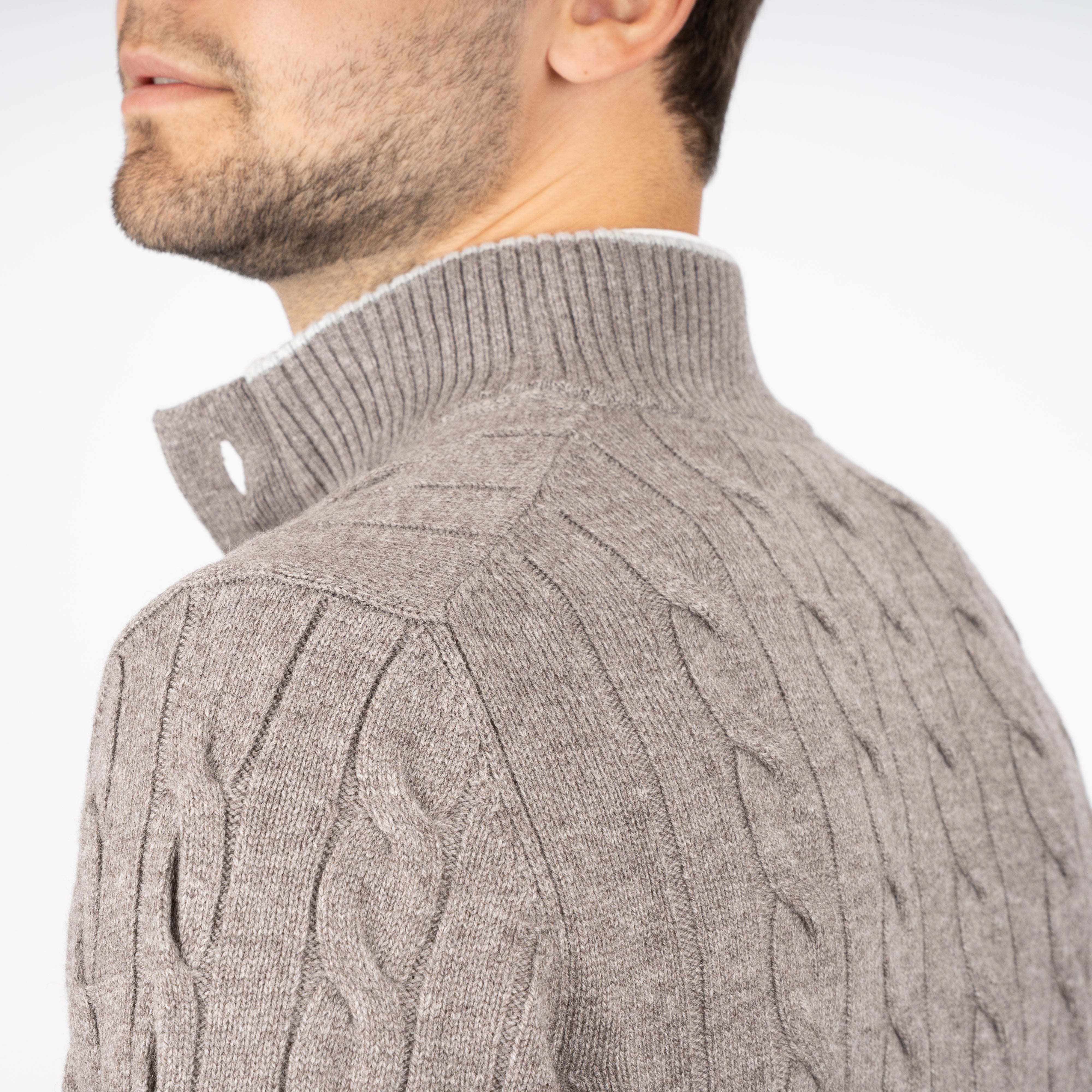 Gran Sasso Gebreide Kabeltrui met Knopenlijst Taupe | Cashmere Lana
