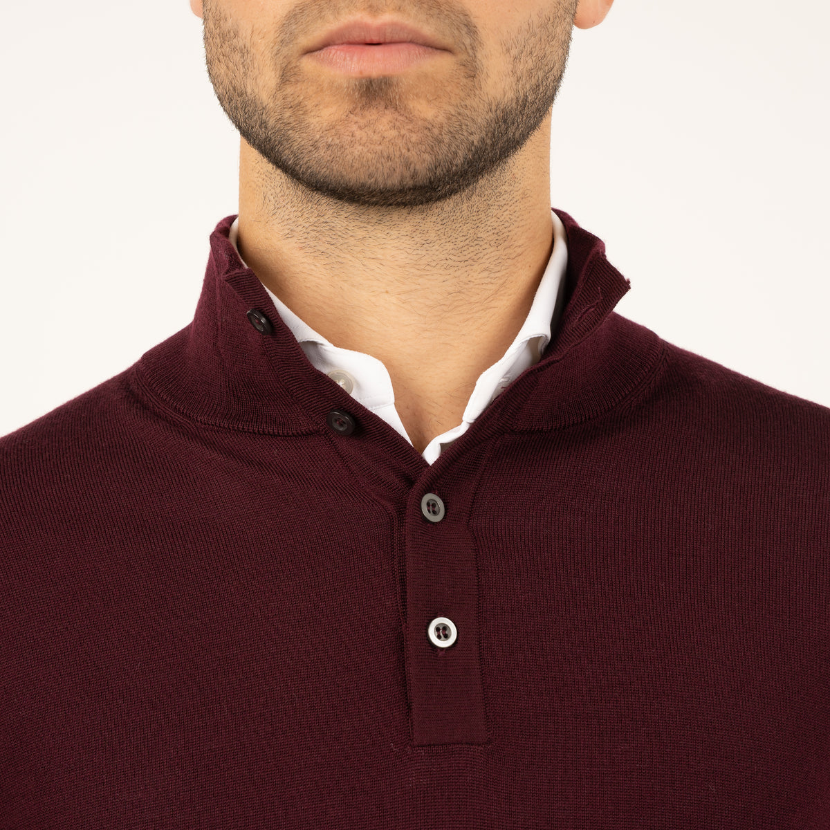 SEVEN DIALS Gebreide Trui met Opstaande Kraag en Knopen Bordeaux Rood | Payton