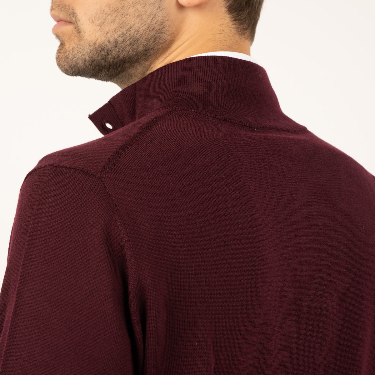 SEVEN DIALS Gebreide Trui met Opstaande Kraag en Knopen Bordeaux Rood | Payton