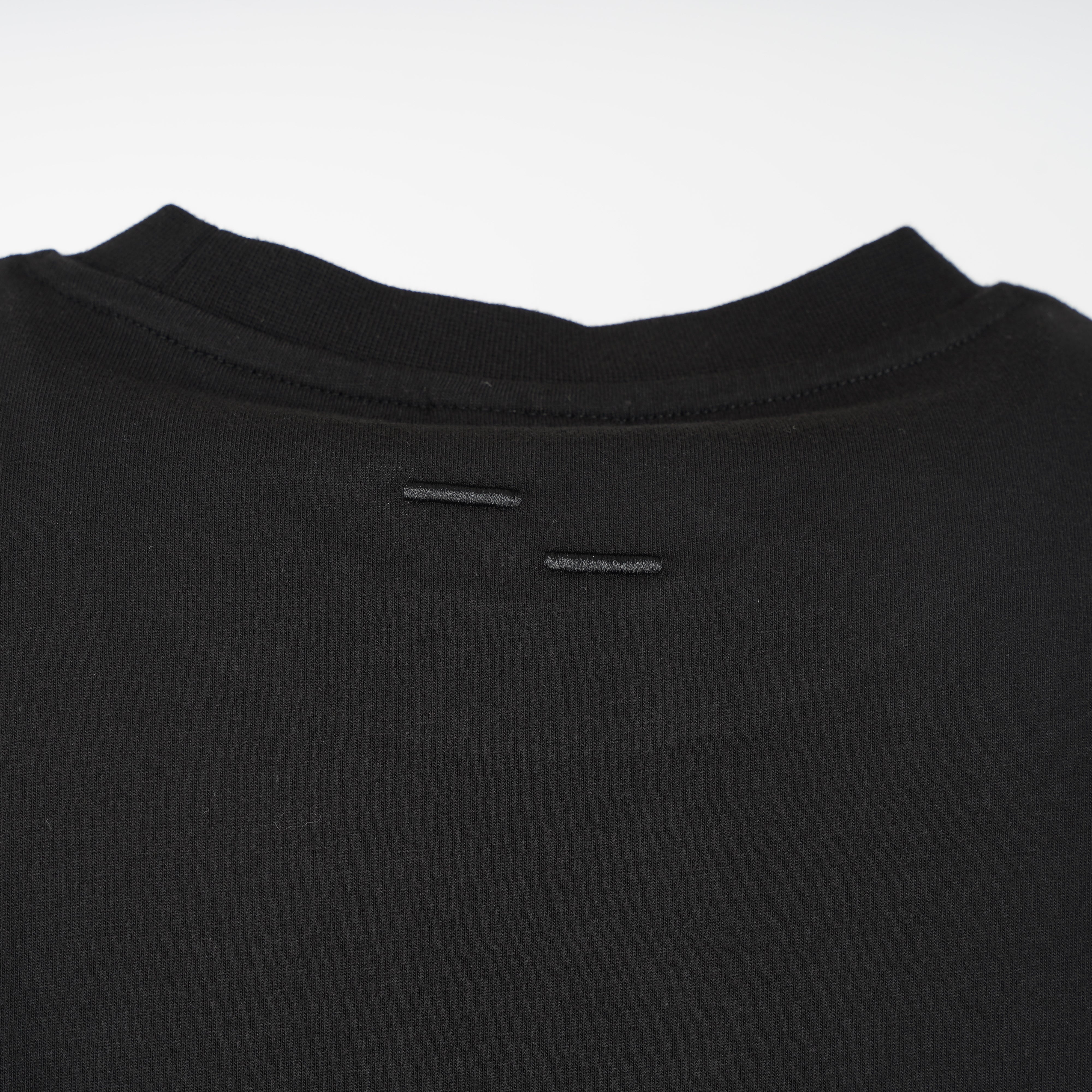 Filling Pieces T-Shirt Zwart | Boxy Embroidered
