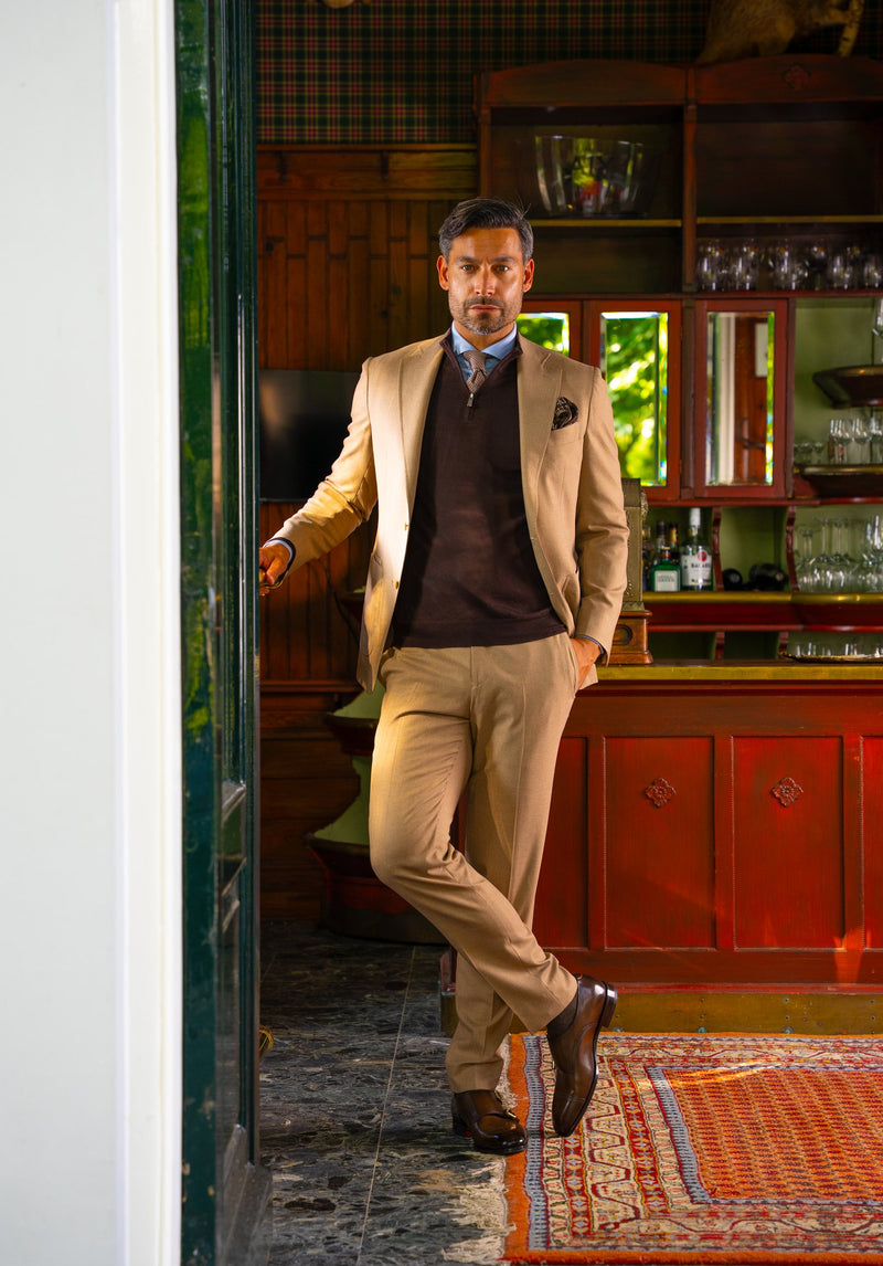 Outfit 44 – Camel pak met bruine Fedeli trui en Finamore overhemd
