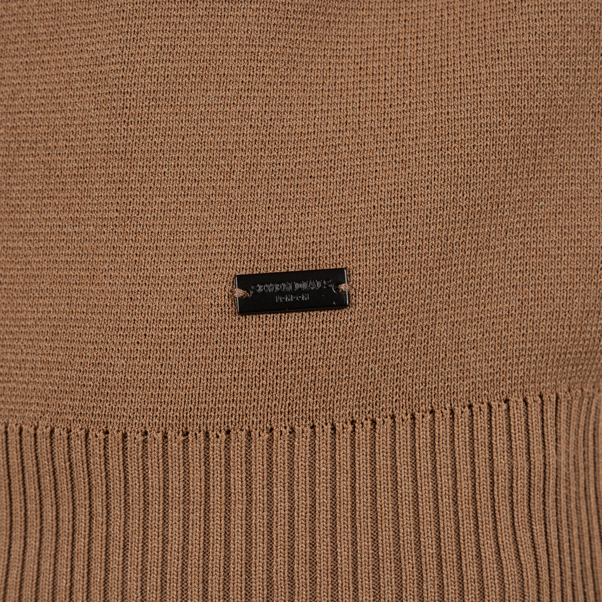 SEVEN DIALS Technische Trui met Knopenlijst Camel | Tila