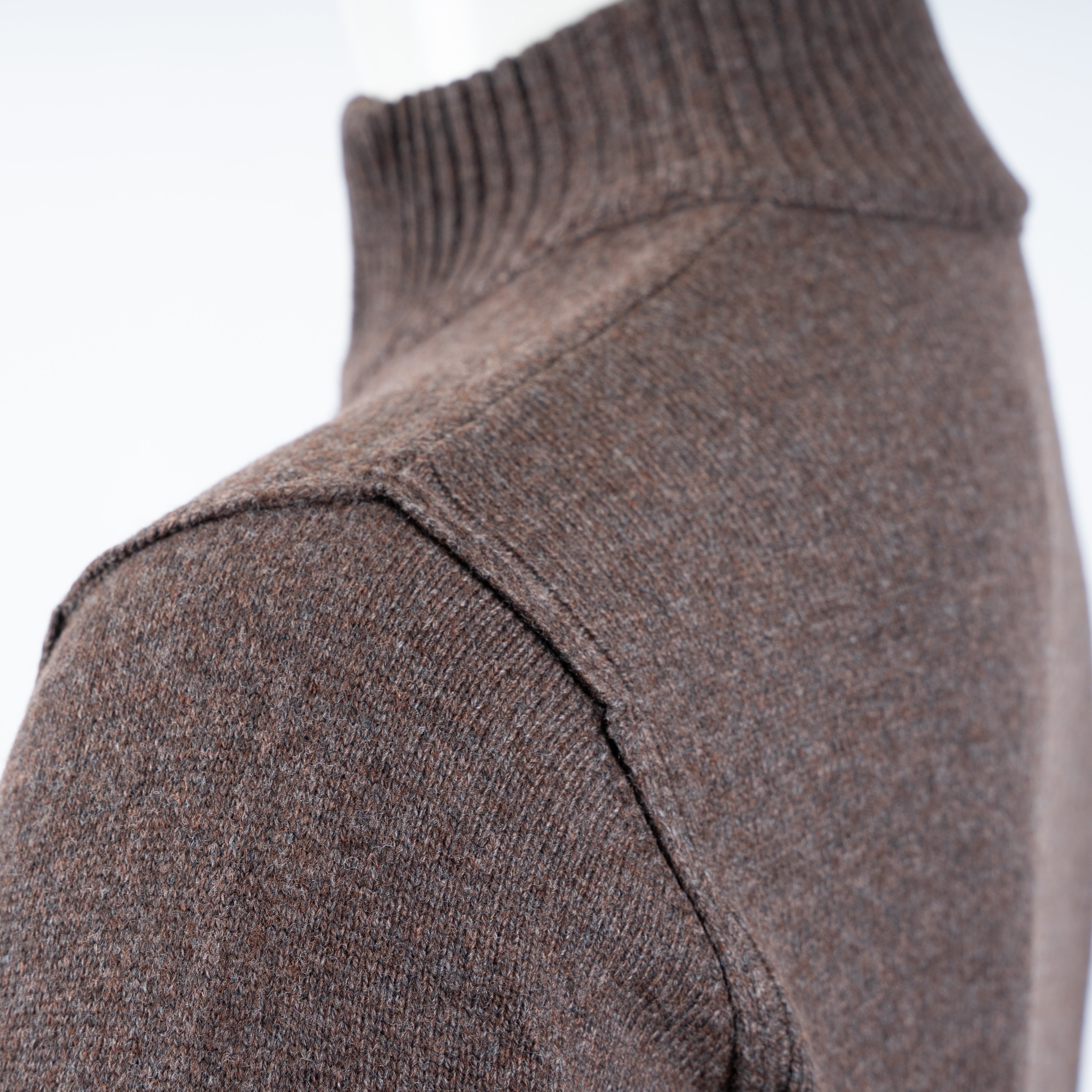 Genti Gebreide Trui met Rits Bruin | RWS Wool