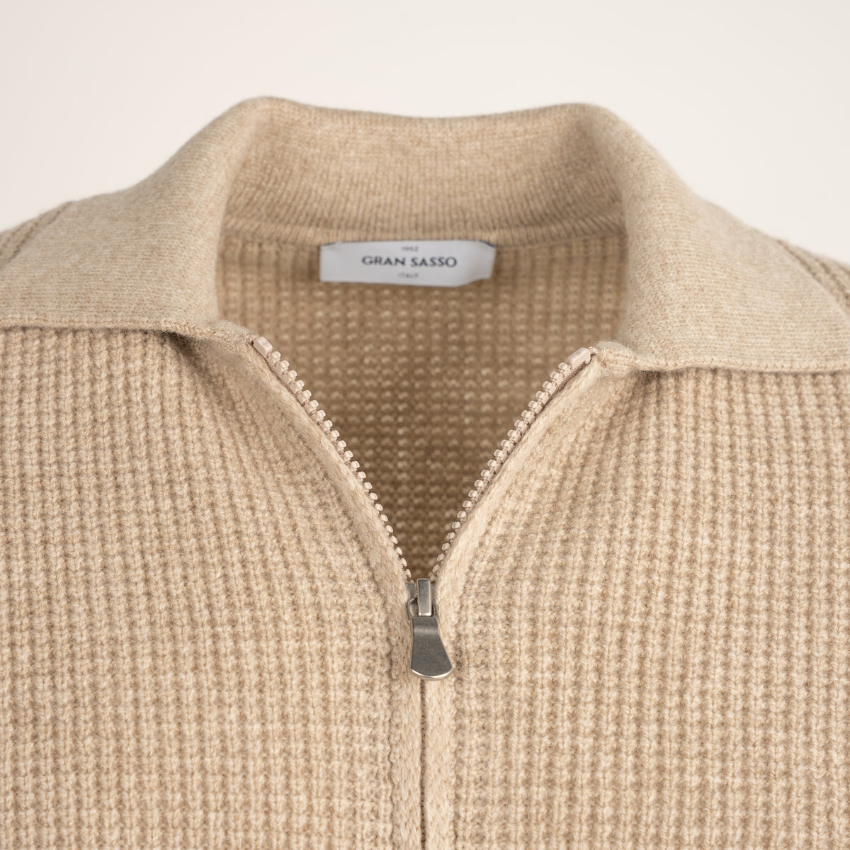 Gran Sasso Vest Beige | Super Geelong