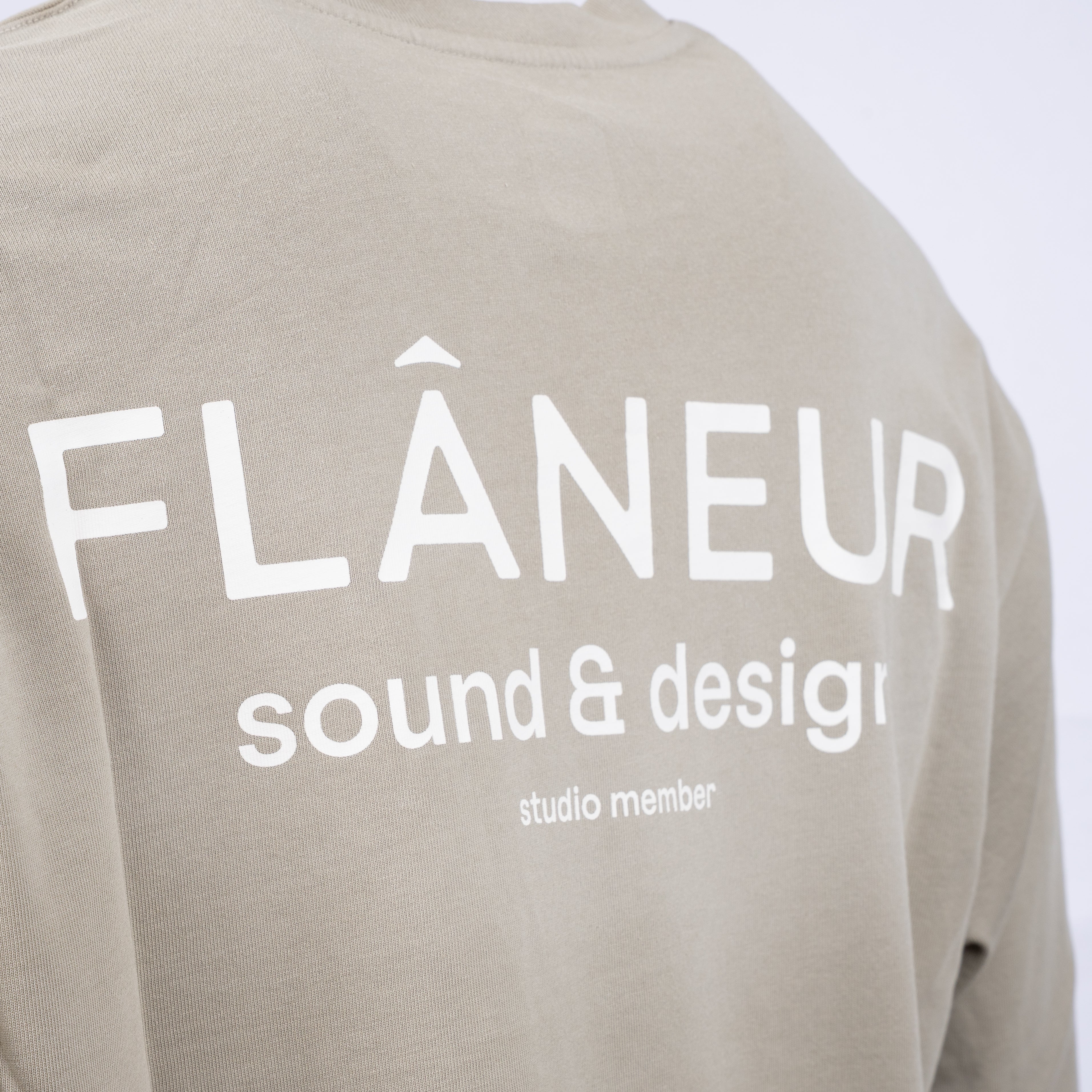 Flaneur Longsleeve Beige | Sound & Design Studio Member