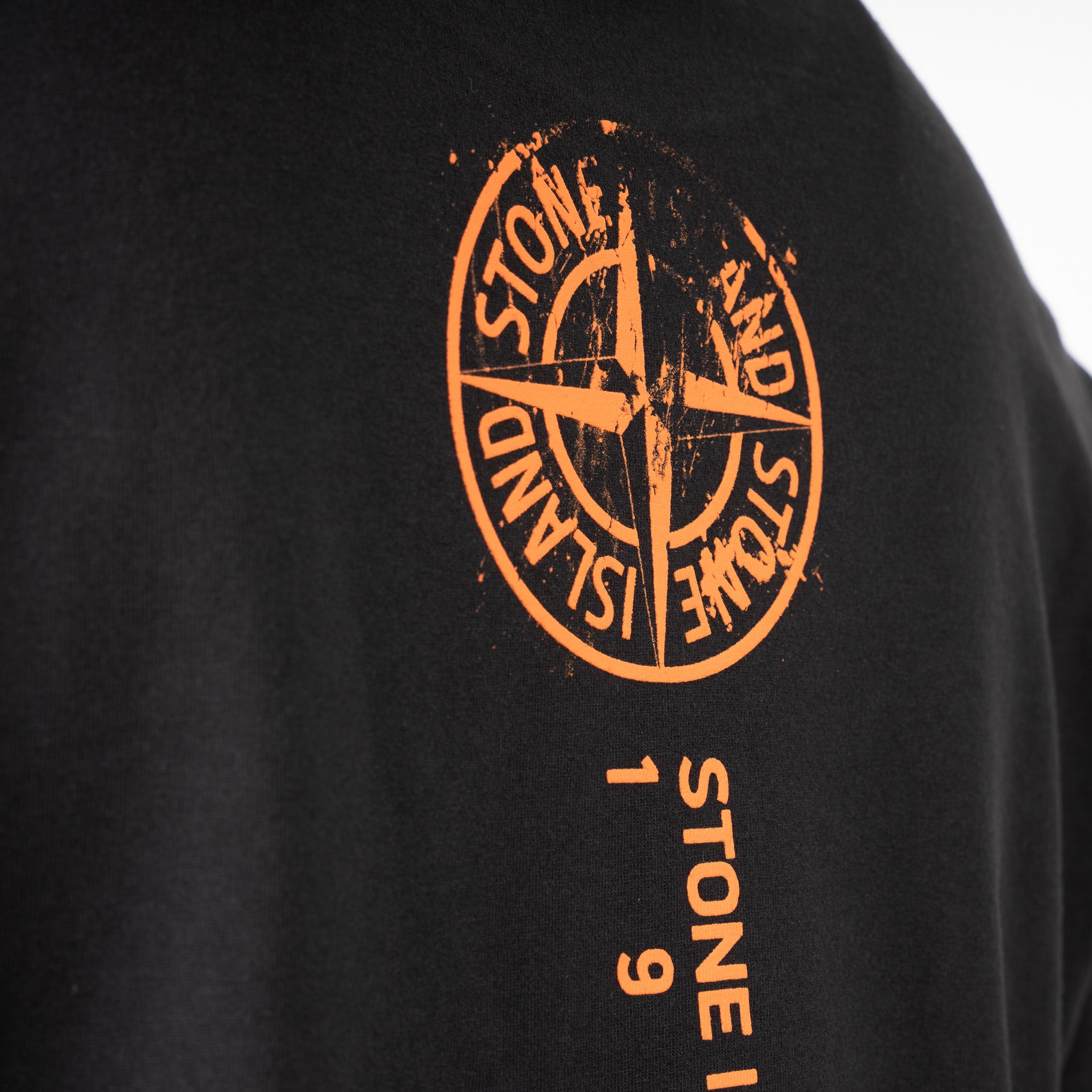 Stone Island T-Shirt Backprint Zwart | Vertical Placement Print