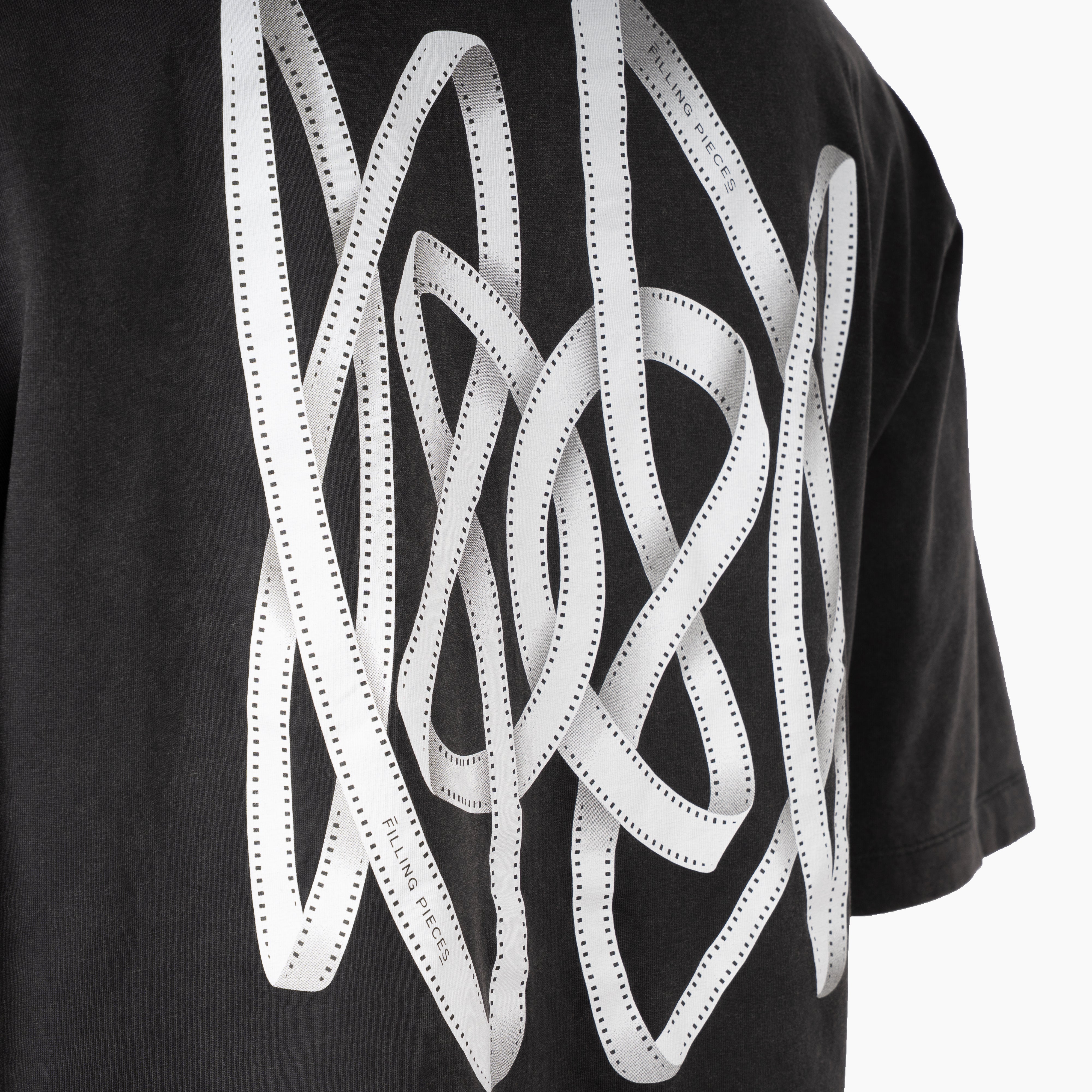 Filling Pieces T-Shirt Backprint Zwart | Boxy Film Strip
