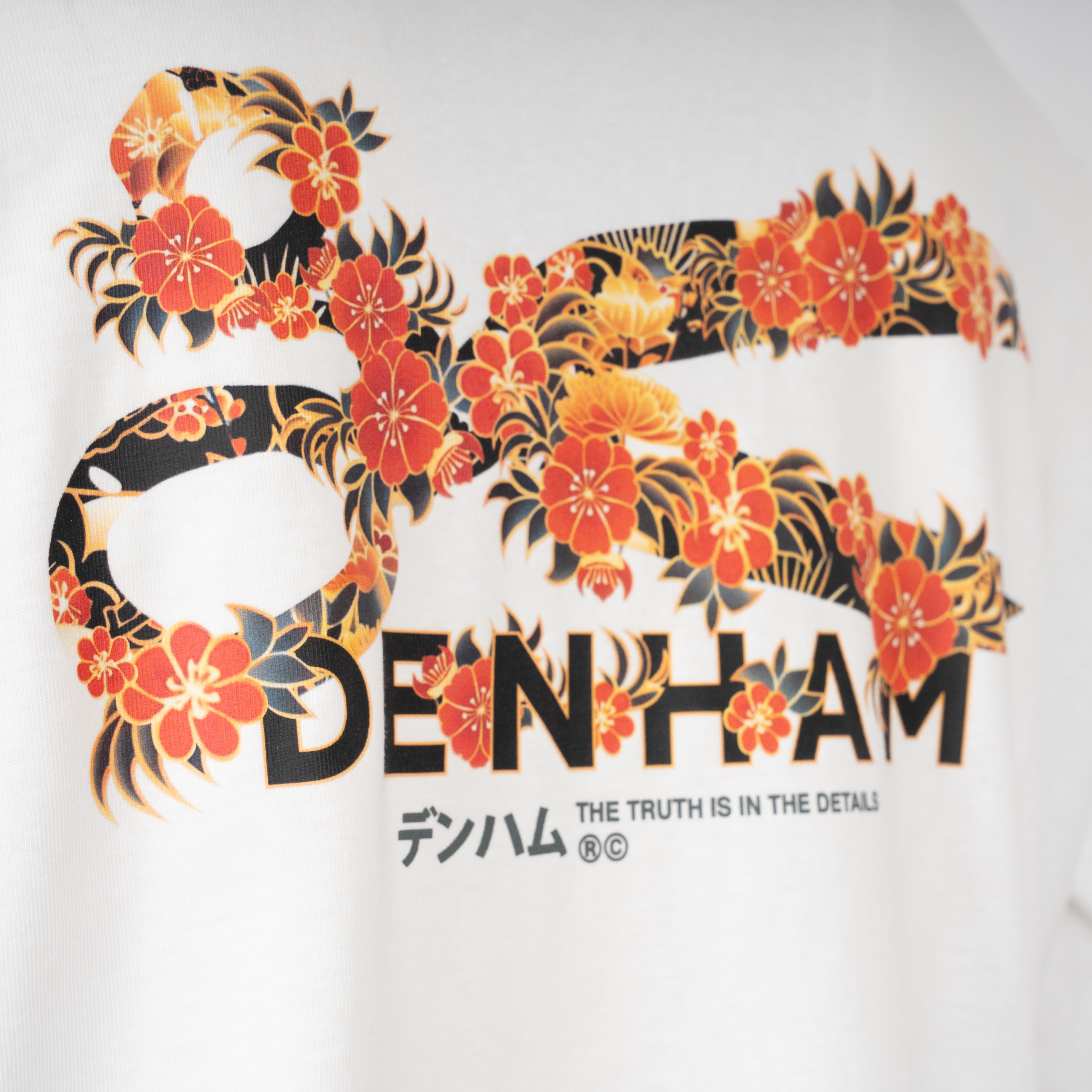 Denham T-Shirt Backprint Wit | Flowy Graphic Tee