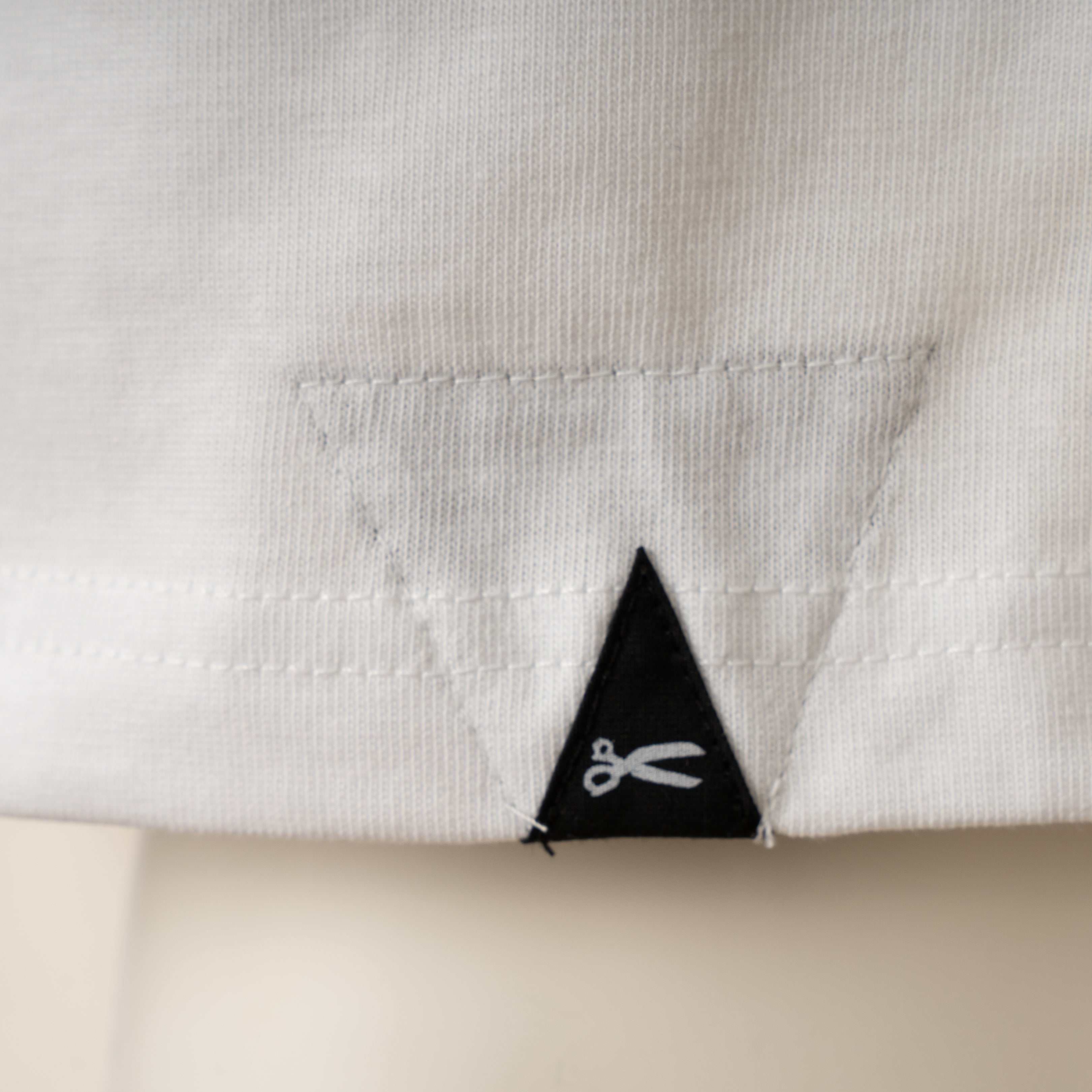 Denham T-Shirt Backprint Wit | Flowy Graphic Tee
