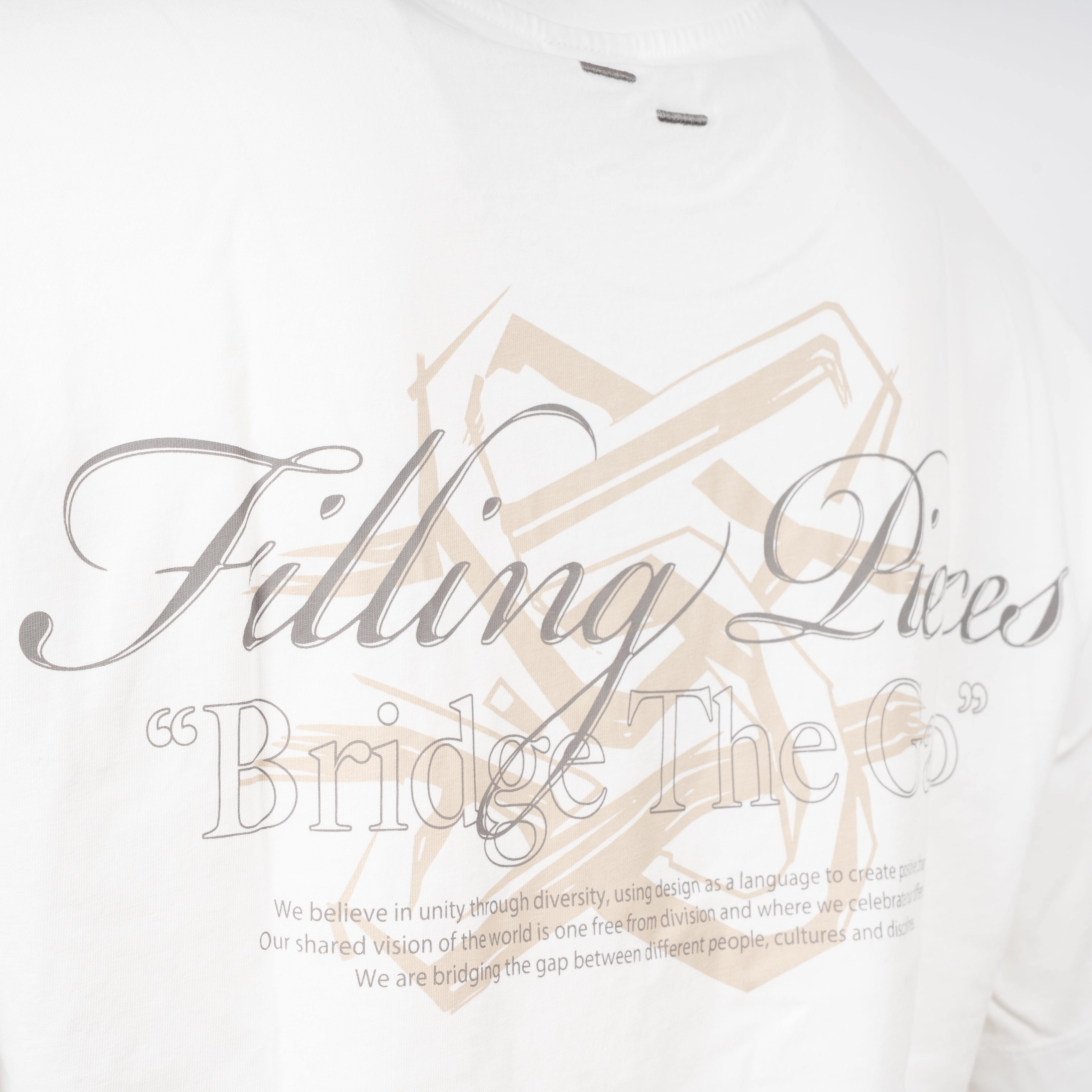 Filling Pieces T-Shirt Backprint Wit | Boxy Bridge The Gap