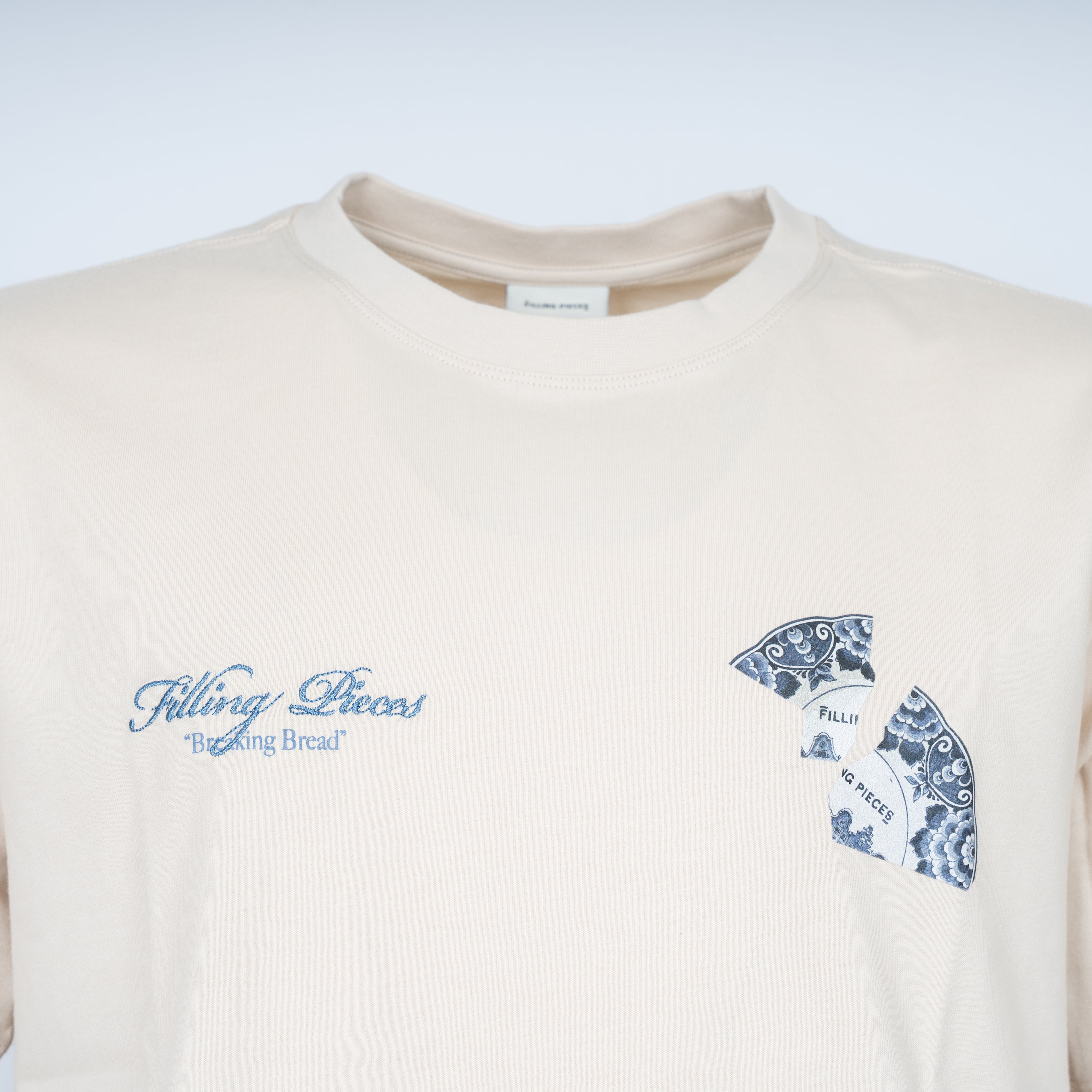 Filling Pieces T-Shirt Backprint Crème | Broken Plate