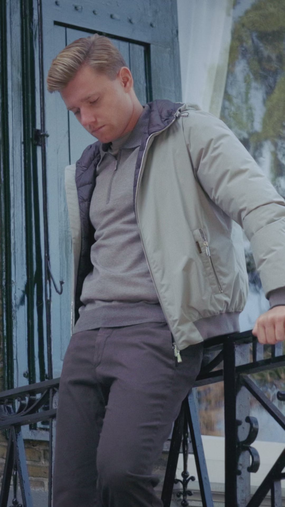 Outfit 07 – Beige Moorer bomberjack met Gran Sasso trui en bruine Berwich chino – video