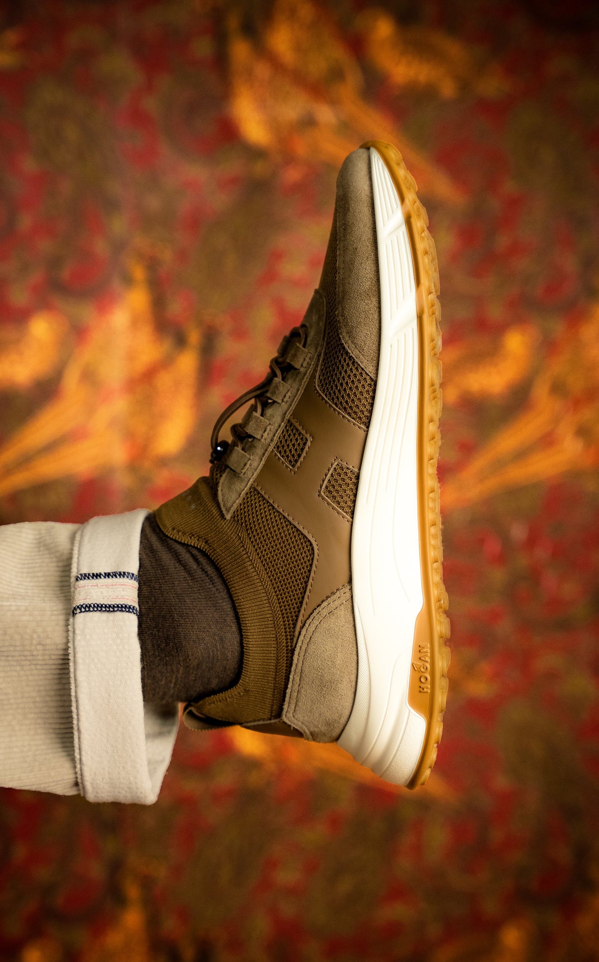 Outfit 37 – Camel Denham overhemd met grijze Stone Island trui en Mason's corduroy chino